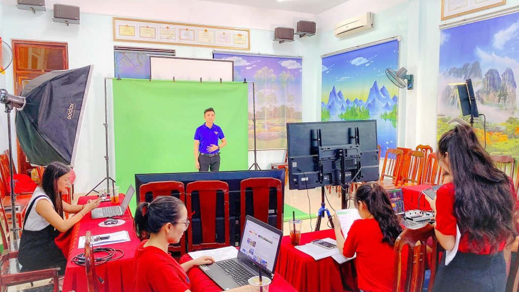 Dịch vụ livestream phim trường ảo