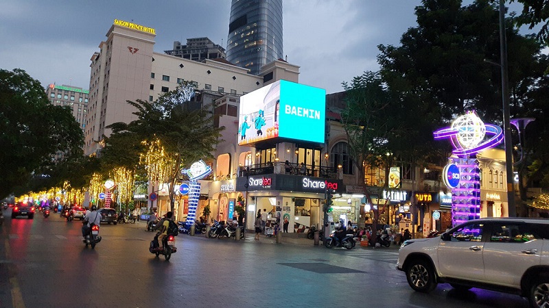 Quảng cáo led ngoài trời tại ngã tư Nguyễn Huệ - Huỳnh Thúc Kháng Quận 1
