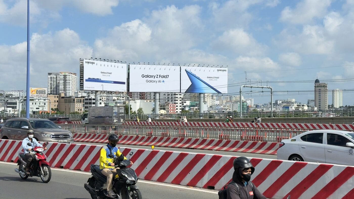 Billboard Cầu Sài Gòn