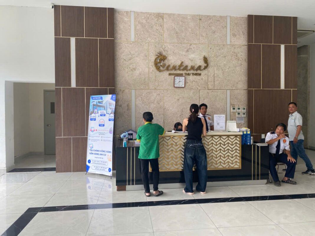 Bảng giá quảng cáo đặt standee chung cư TpHCM 2026